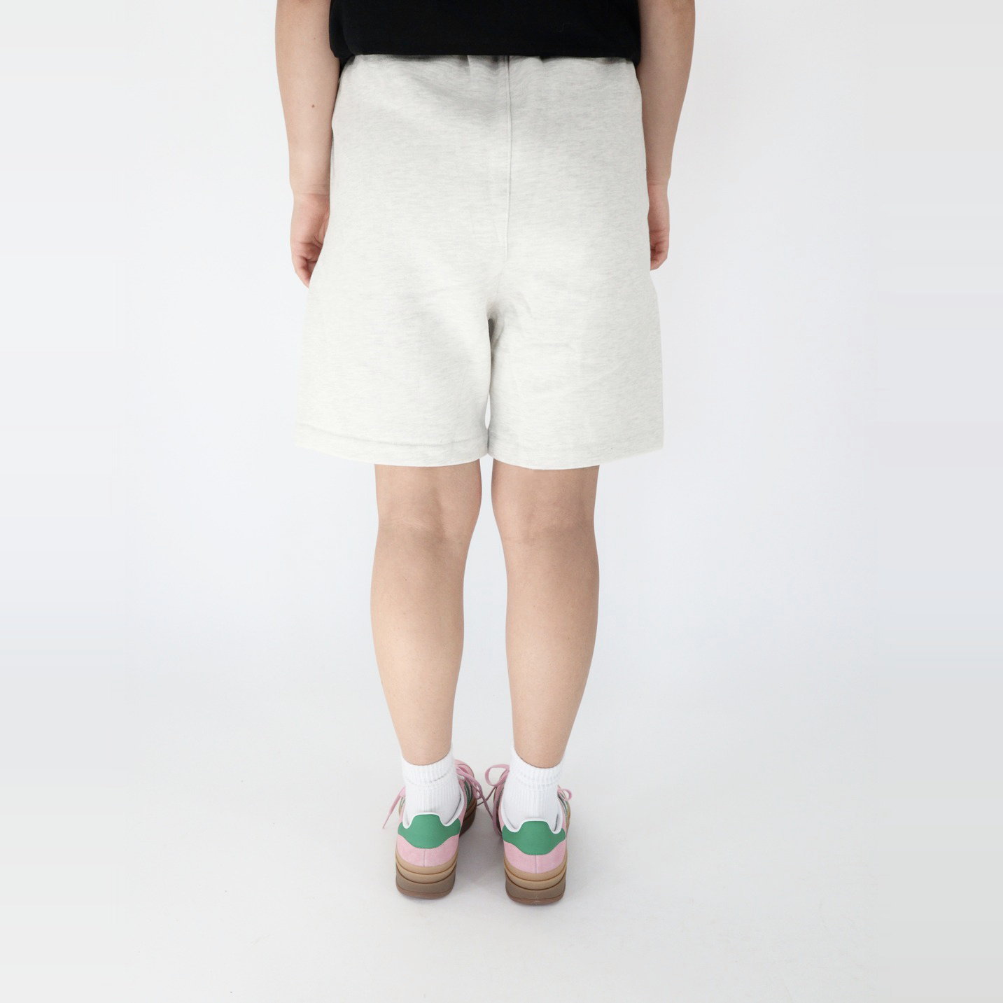 Fear of God Essentials S22 Shorts Light Oatmeal - PIKASTORE-Fear of God-pikastore.cz