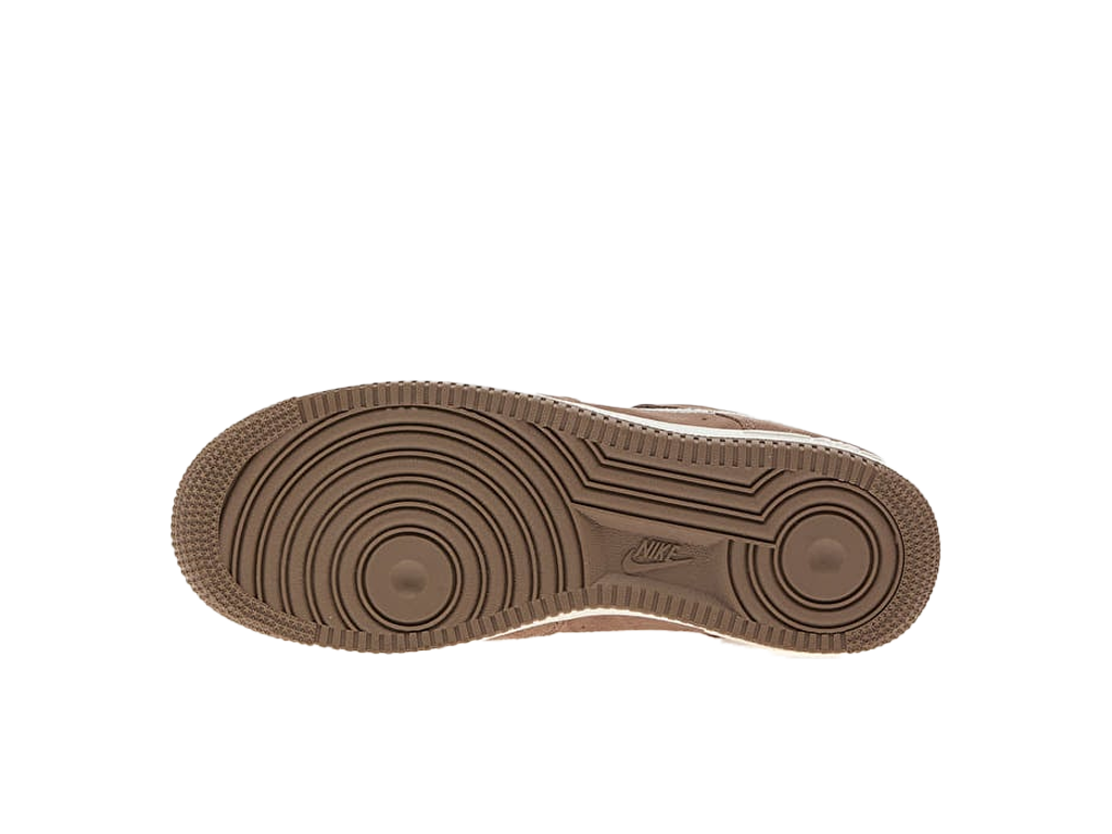 Nike Air Force 1 07 LV8 Embroidered Swoosh - Mink Brown – sneakersy – zdjęcie 5 z 5