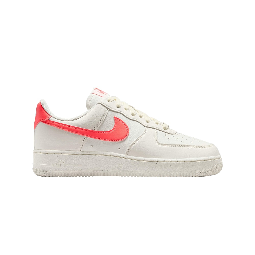 Nike Wmns Air Force 1 07 SE Next Nature Sail Hot Lava – boty, bílá