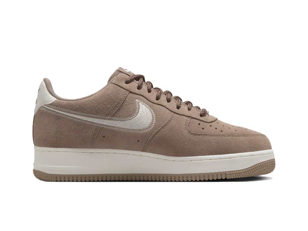 Nike Air Force 1 07 LV8 Embroidered Swoosh - Mink Brown – sneakersy – zdjęcie 3 z 5
