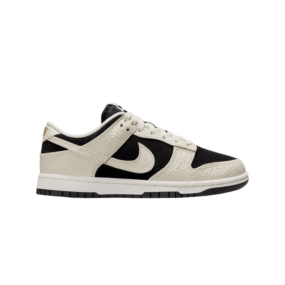 Nike Wmns Dunk Low Embossed Black Sail – sneakersy, biały